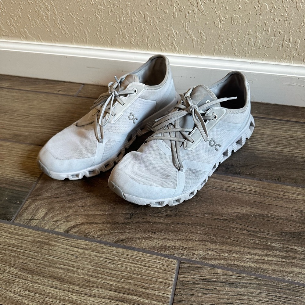 Men’s On Cloud x 4 ad size 10.5